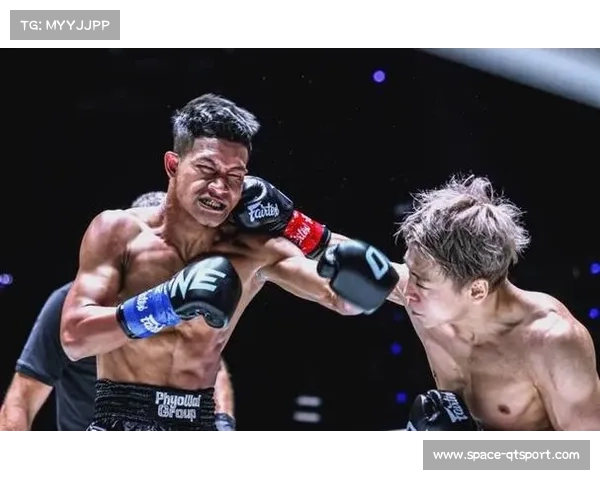 ONE冠军赛仑披尼现场:佩姬贾泰拳规则爆发,首回合三次击倒TKO对手 ONE冠军赛仑披尼现场:佩姬贾泰拳规则爆发,首回合三次击倒TKO对手