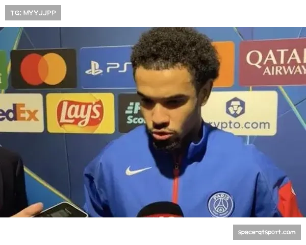 巴黎圣日耳曼小将埃梅里加练长传,旨在提升转换出球能力